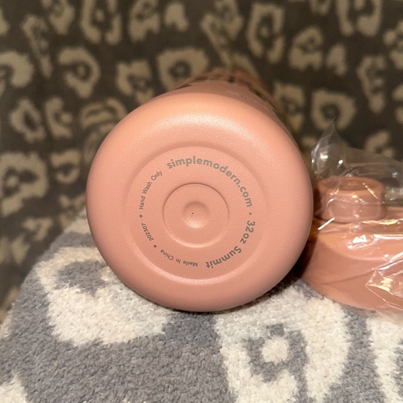 Simple Modern 32oz Summit Water Bottle with Straw & Chug Lid in Garden Party 😍 - Picture 9 of 17